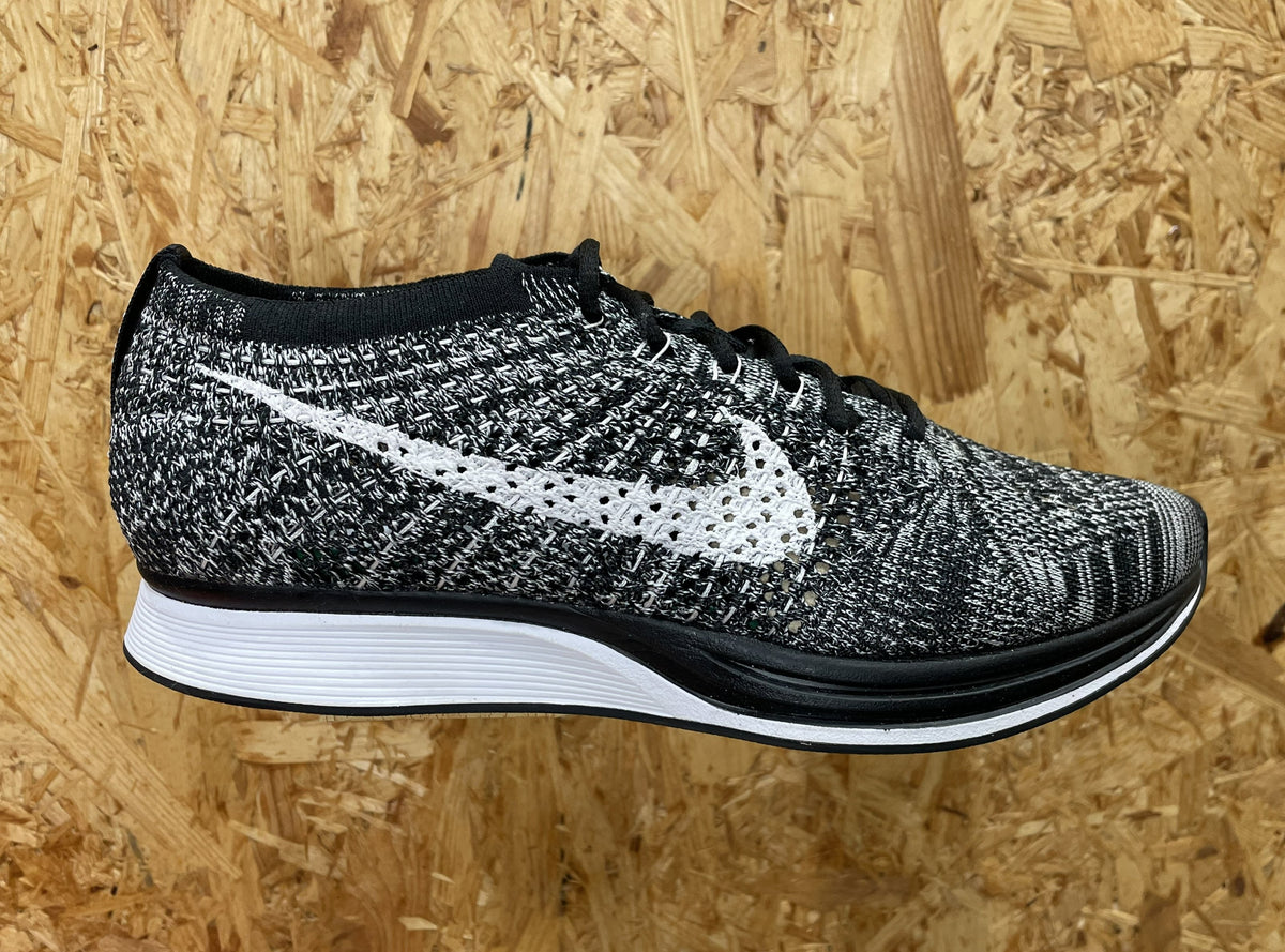 Nike flyknit 2024 oreo 1.0