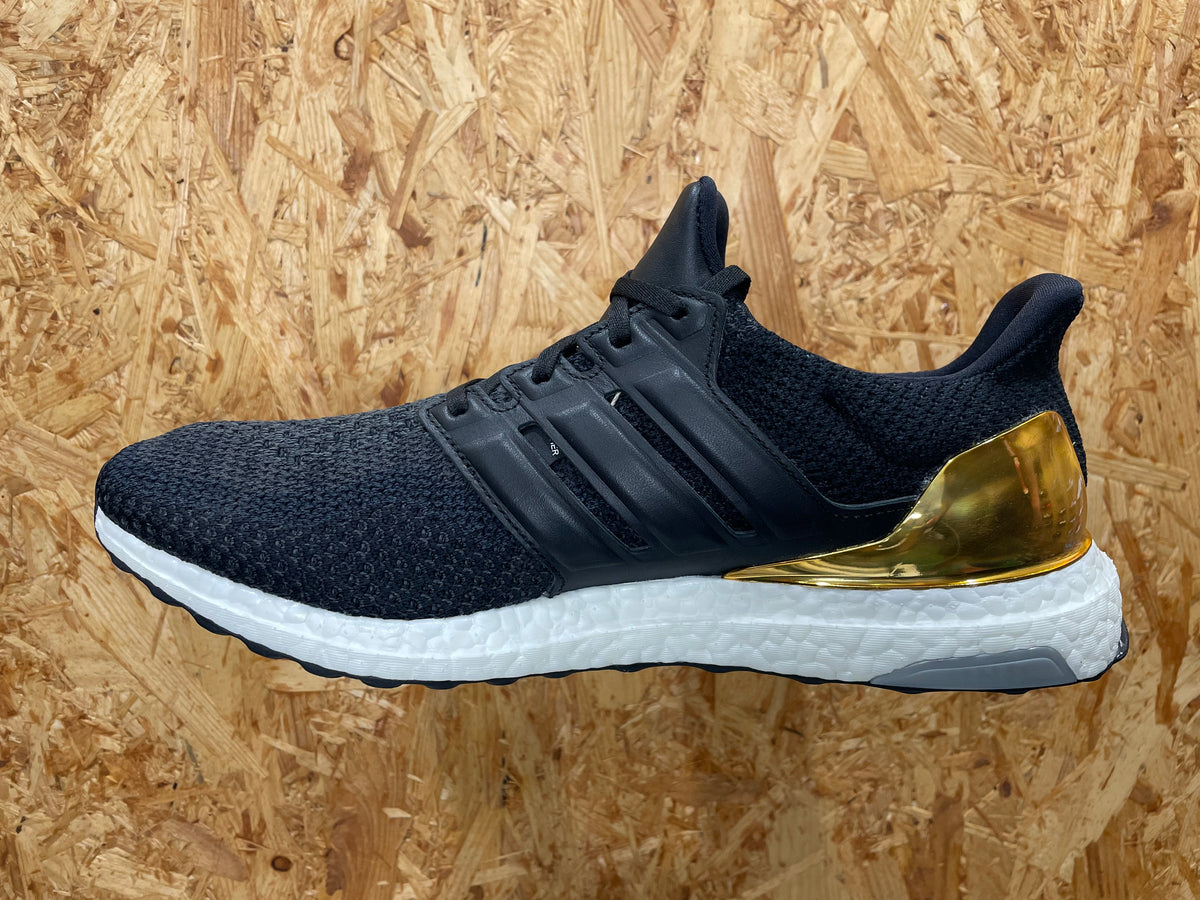 Ultra boost shop black kurz gold