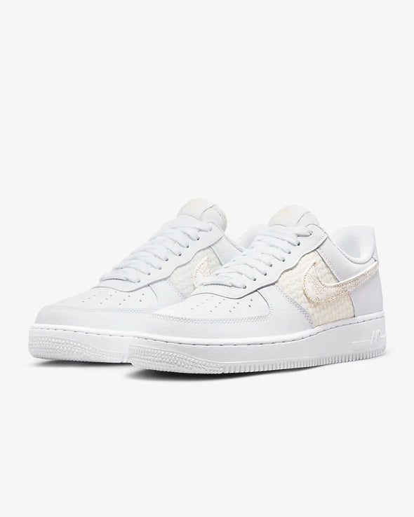 NIKE AIR FORCE 1 '07 SE (W) DO9458-100 / WHITE / MULTI - SAIL