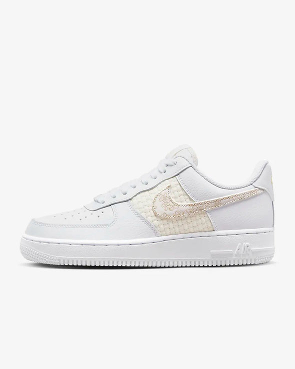 NIKE AIR FORCE 1 '07 SE (W) DO9458-100 / WHITE / MULTI - SAIL