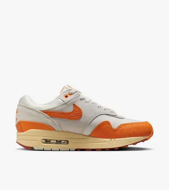 NIKE AIR MAX 1 (W) DZ4709-001 LIGHTBONE/MAGMA ORANGE