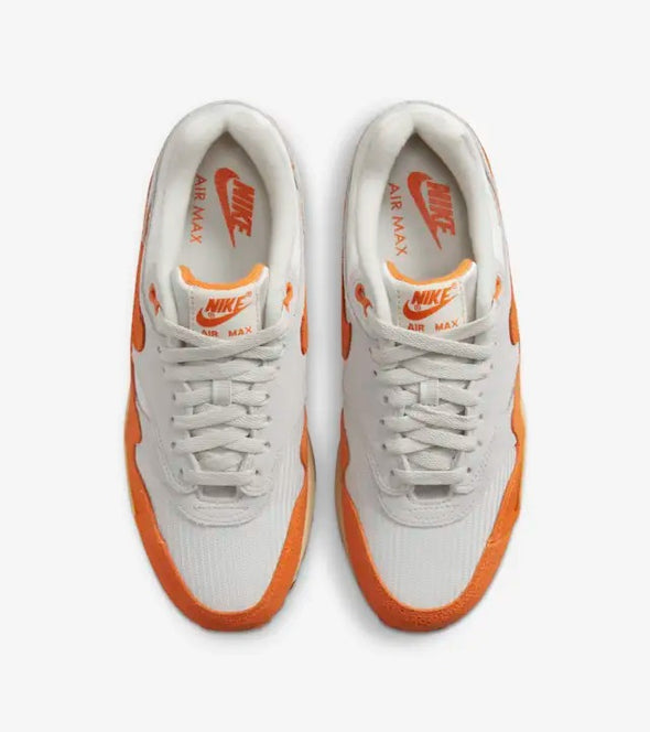 NIKE AIR MAX 1 (W) DZ4709-001 LIGHTBONE/MAGMA ORANGE